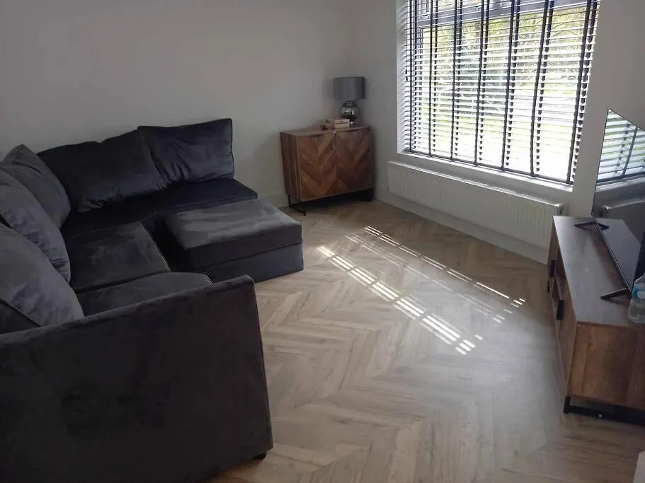 3-Bedroom Home - Tv In Every Room - Free Parking - Ideally Located In Swansea
