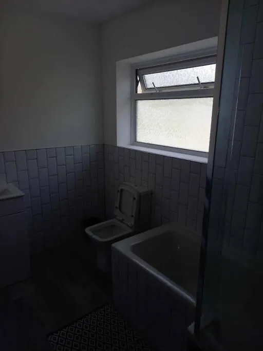 Holiday home 3-Bedroom Home - Tv In Every Room - Free Parking - Ideally Located In Swansea
