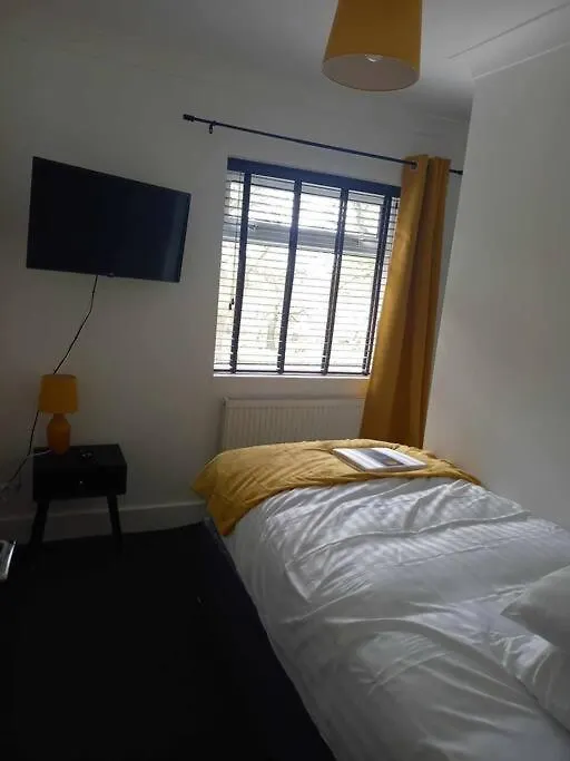 펜션 3-Bedroom Home - Tv In Every Room - Free Parking - Ideally Located In 스완지